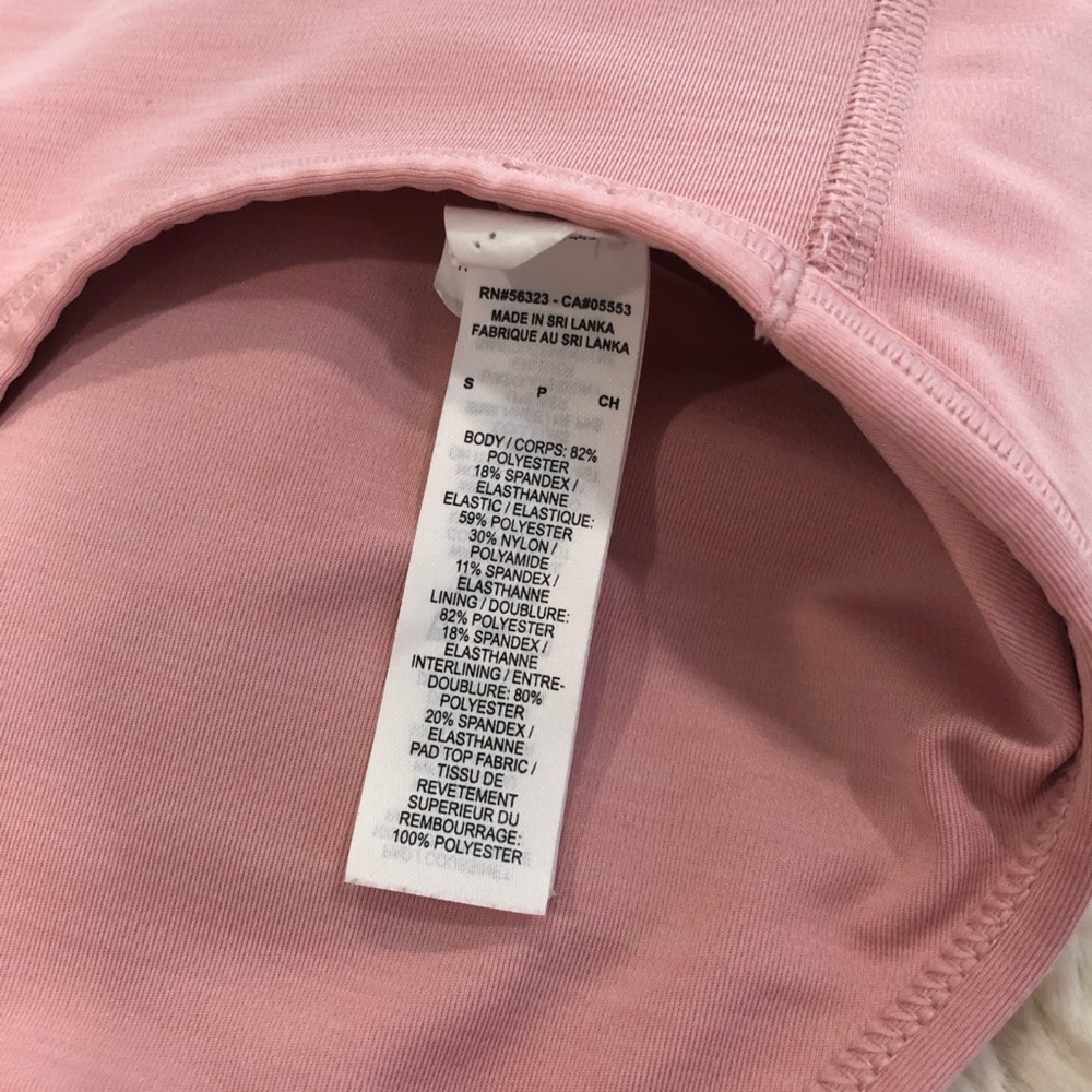 Gently worn Nike Small removable padding racer back sports bra - Picture 3 of 6